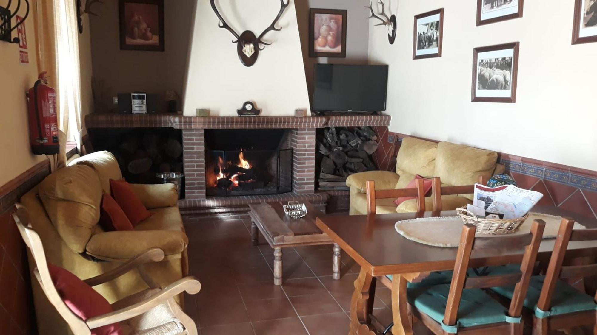 La Dehesilla Country house *